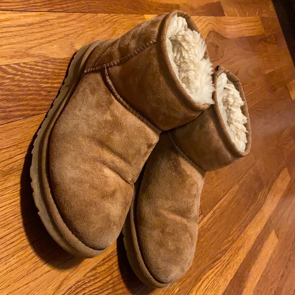 Mini Chestnut Uggs